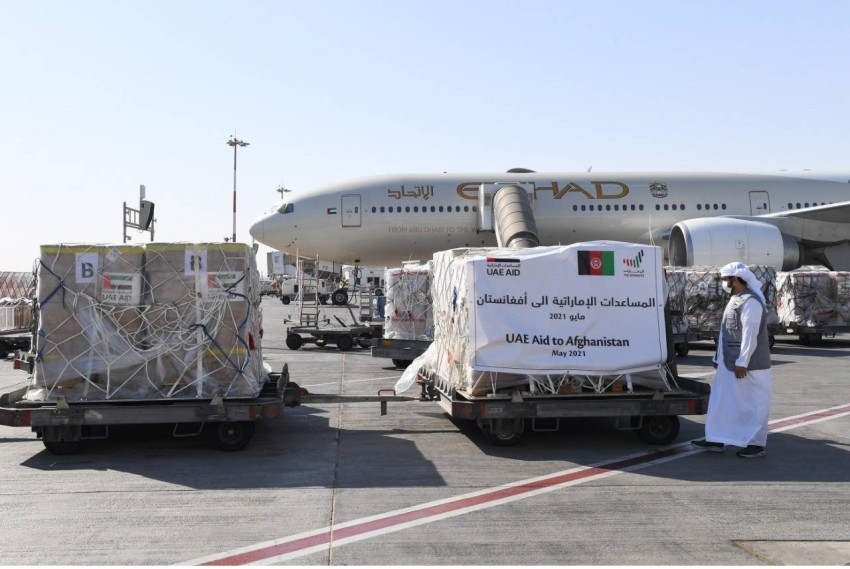 الإمارات ترسل طائرة تحمل 37 طناً مواد غذائية إلى أفغانستان