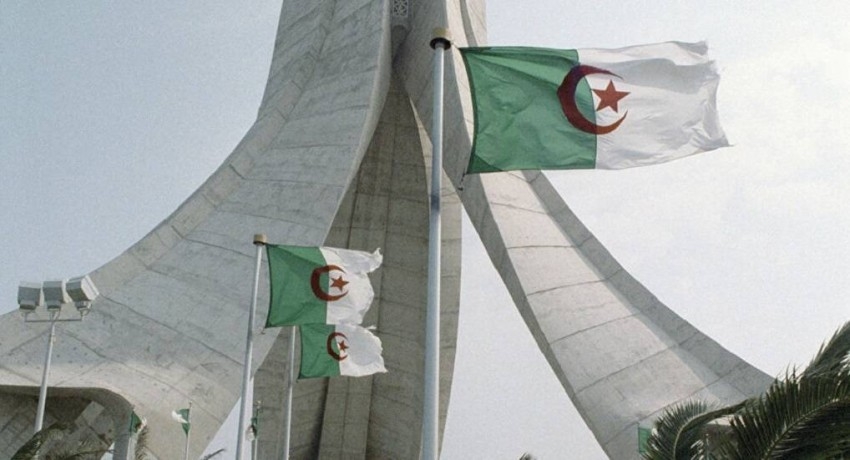 الجزائر.. ضبط أسلحة ومخابئ للإرهابيين