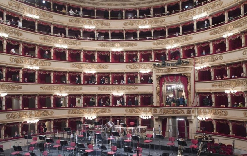 تصفيق الجمهور يعيد إلى مسرح «لا سكالا» في ميلانو بهاءه