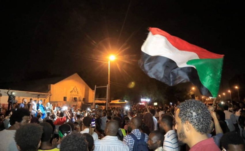 حمدوك يطلب سرعة تسليم المسؤولين عن مقتل رجلين أثناء إحياء ذكرى فض اعتصام شعبي