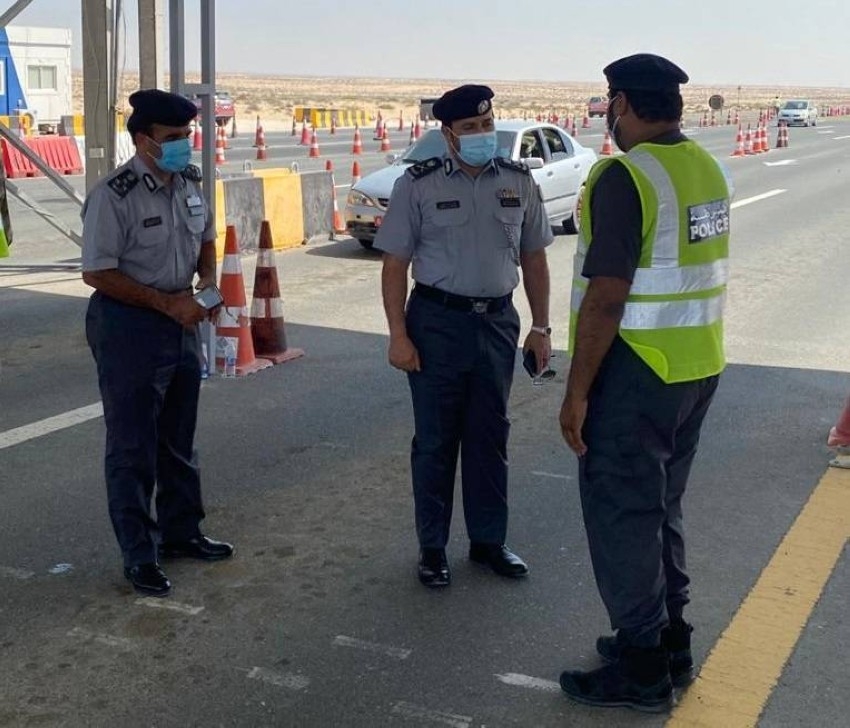 شرطة أبوظبي تهنئ المنتسبين في النقاط الأمنية بالعيد