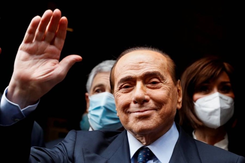 خروج رئيس وزراء إيطاليا الأسبق برلسكوني من المستشفى