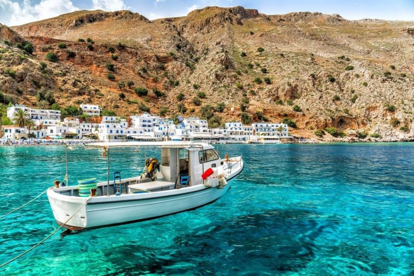 بعد وجود ممر آمن بينها مع الإمارات.. تعرف على أجمل الأماكن السياحية في اليونان