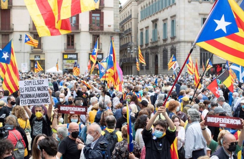 الانفصاليون في كتالونيا يتوصلون لاتفاق مع الحكومة لتقاسم السلطة