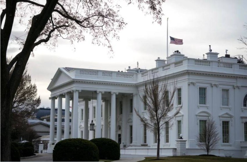 تنكيس الأعلام فوق البيت الأبيض بعد مقتل 8 أشخاص في كاليفورنيا