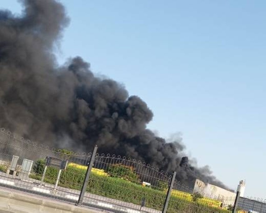 «دفاع مدني دبي» يسيطر على حريق مستودع سيراميك