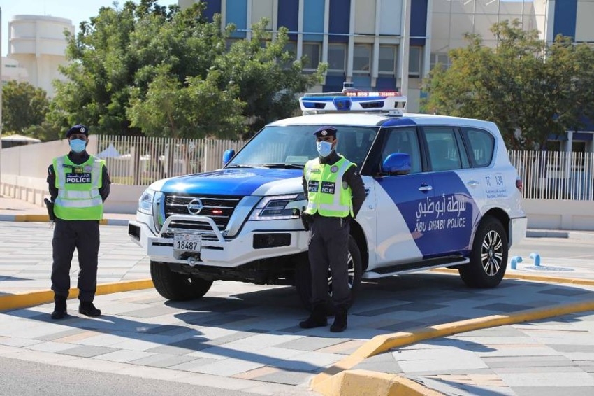 شرطة أبوظبي تحذر من خطورة الانشغال بغير الطريق