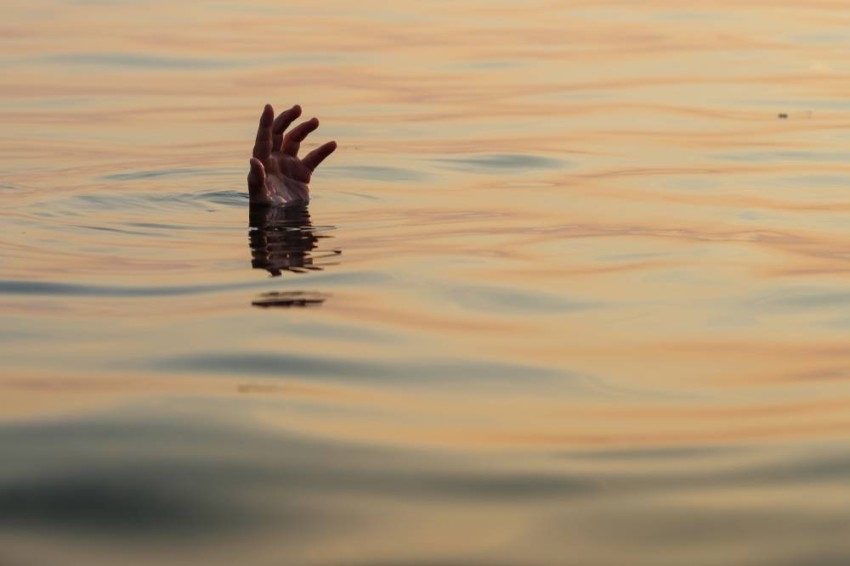 غرق زوجة هندية ونجاة أسرتها في شاطئ بأم القيوين