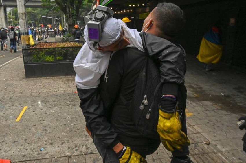 الرئيس الكولومبي ينشر الجيش في مدينة كالي وسط احتجاجات عنيفة