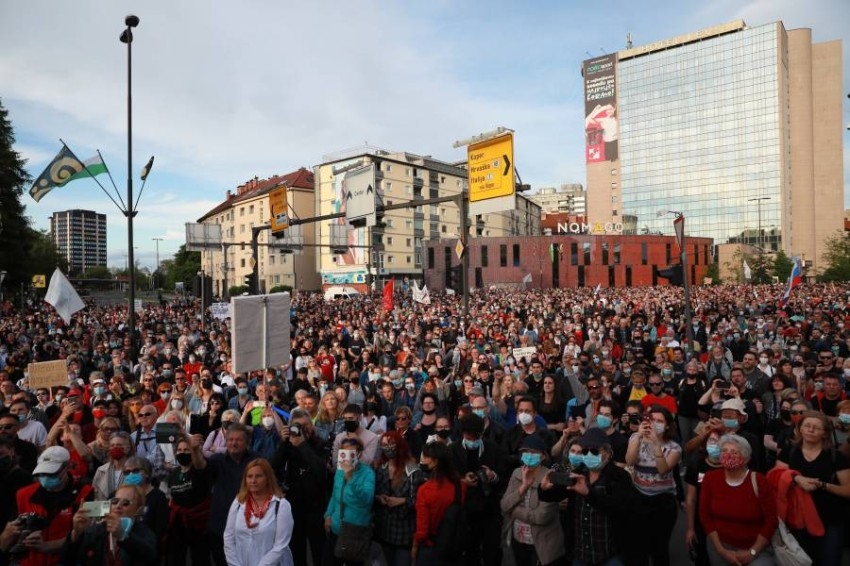 تظاهر الآلاف في سلوفينيا للمطالبة بإجراء انتخابات مبكرة