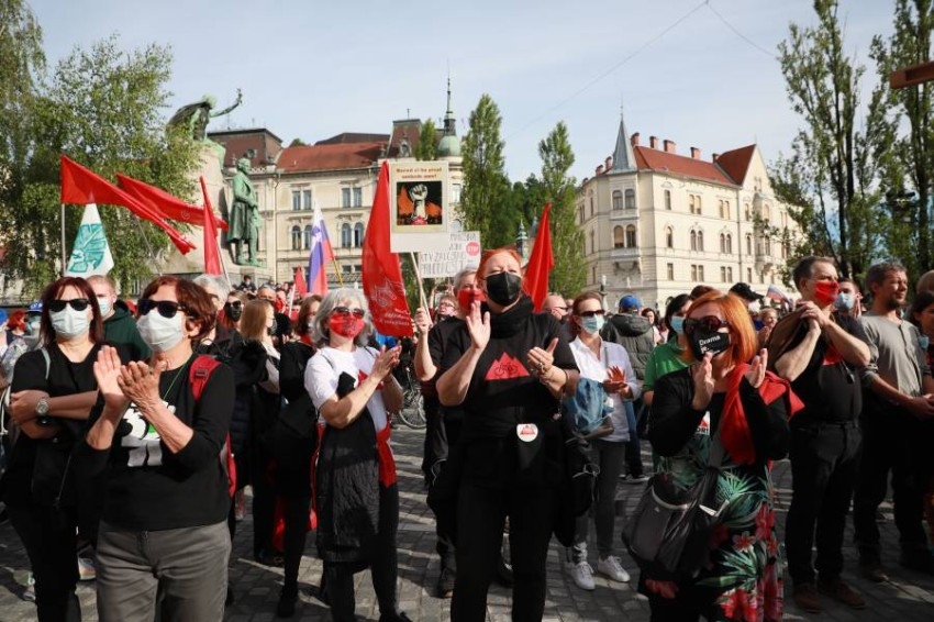 تظاهر الآلاف في سلوفينيا للمطالبة بإجراء انتخابات مبكرة
