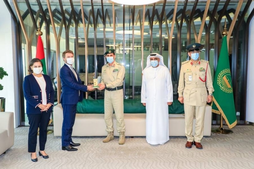 شرطة دبي والسفارة الفرنسية تبحثان التعاون بالمجال الأمني