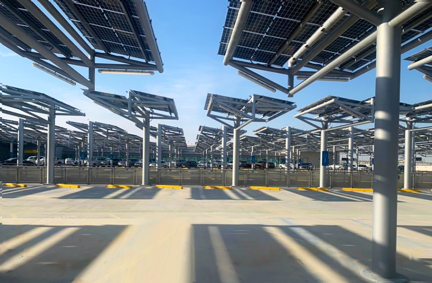 إنجاز أكبر مبنى لمواقف السيارات مزوّد بالطاقة الشمسية في أبوظبي