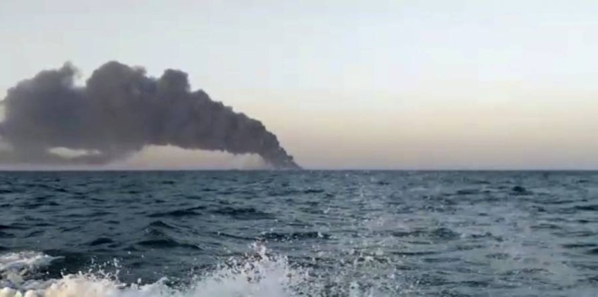 غرق سفينة إمداد إيرانية في خليج عمان ولا ضحايا