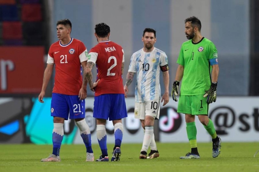 ميسي يهز الشباك والأرجنتين تكتفي بالتعادل مع تشيلي في تصفيات كأس العالم