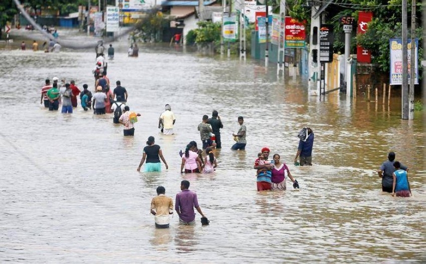 مقتل 4 وفقدان 7 آخرين في فيضانات وانهيارات طينية في سريلانكا
