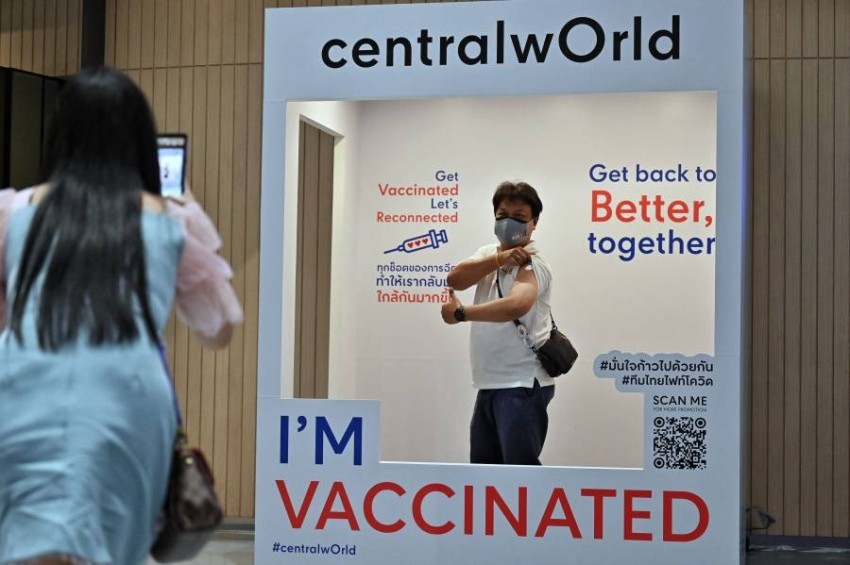 حوافز اللقاح.. شقق وتذاكر طيران وجوائز نقدية لتشجيع التطعيم حول العالم
