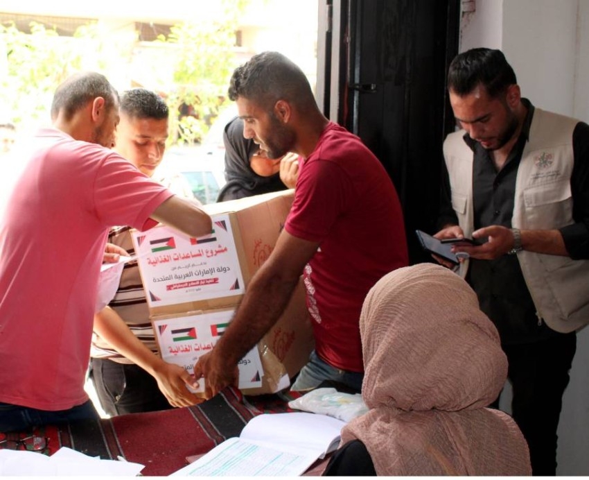 الإمارات ترسل 960 طناً مواد غذائية وطبية عاجلة لقطاع غزة