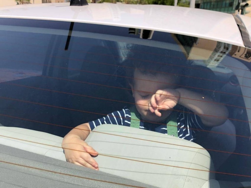شرطة أبوظبي: ترك الأطفال بالمركبات وتعريضهم للخطر «جريمة»