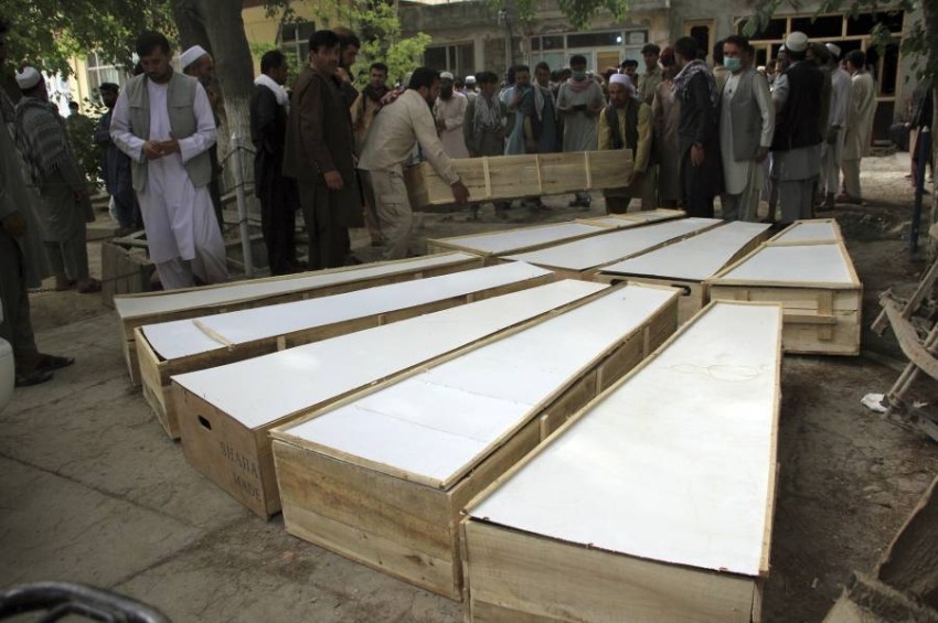 مقتل عشرة خبراء في إزالة الألغام في هجوم بأفغانستان