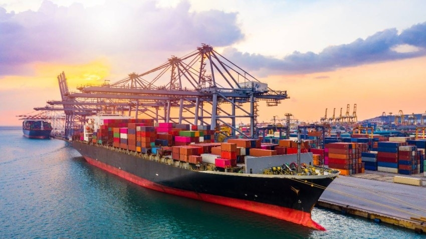 دبي تسجل نمواً كبيراً في التجارة الخارجية خلال 2020