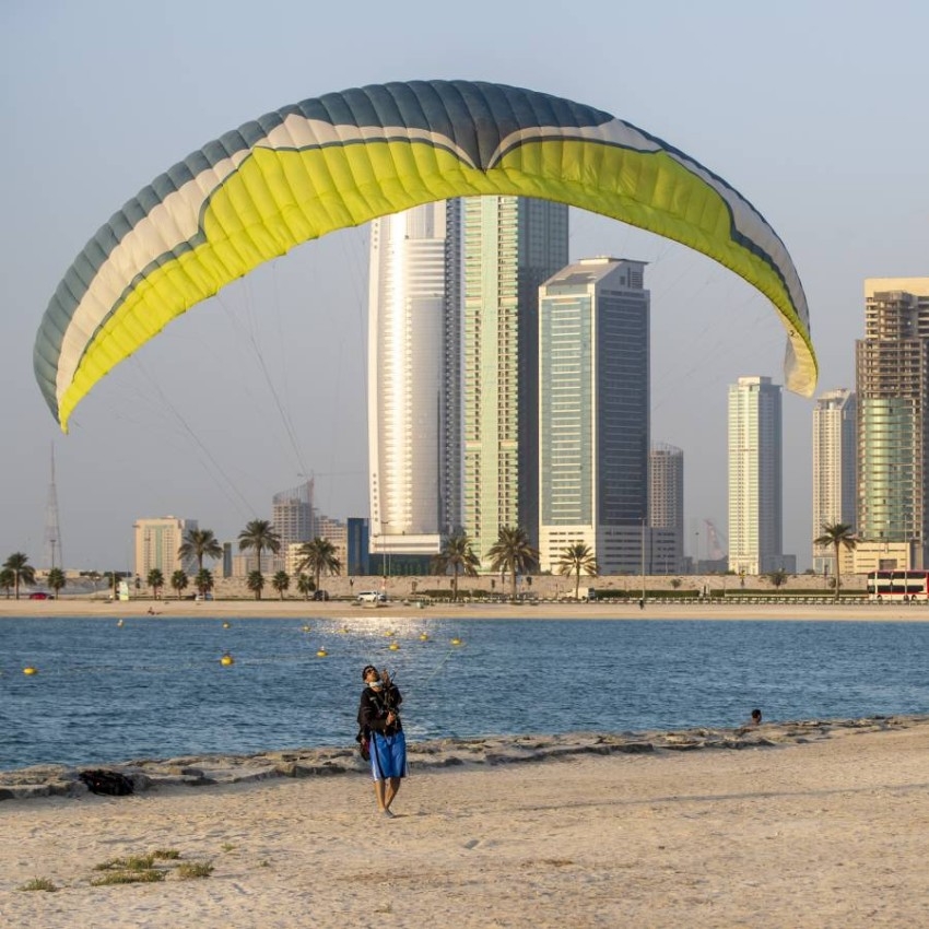 شاطئ «الممزر» دبي.. الرفاهية حق للجميع