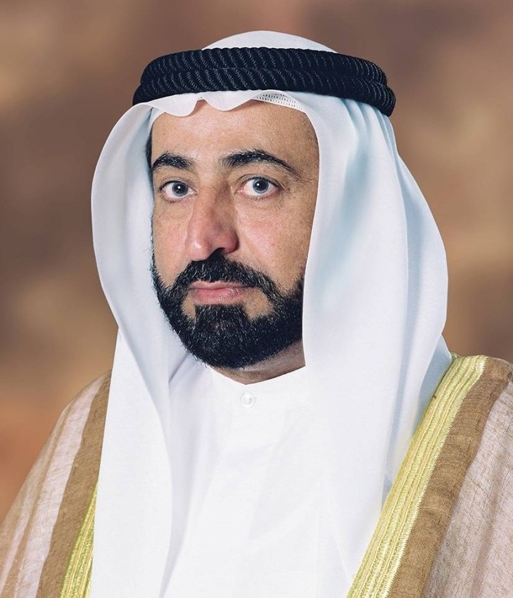 حاكم الشارقة يعزي أمير الكويت في وفاة الشيخ منصور الأحمد الجابر الصباح