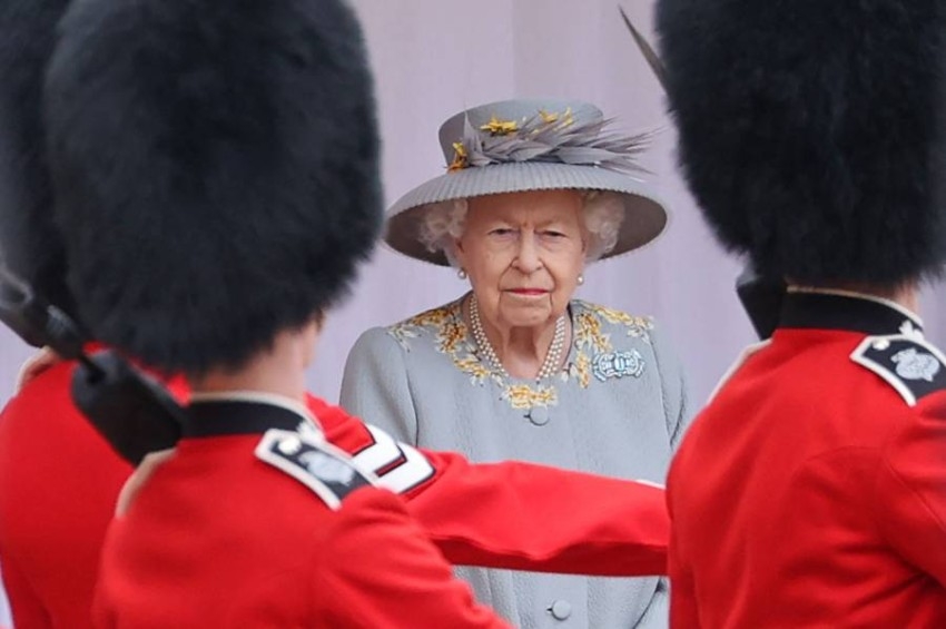 الملكة إليزابيث تشهد مراسم سنوية بمناسبة عيد ميلادها للمرة الأولى دون فيليب