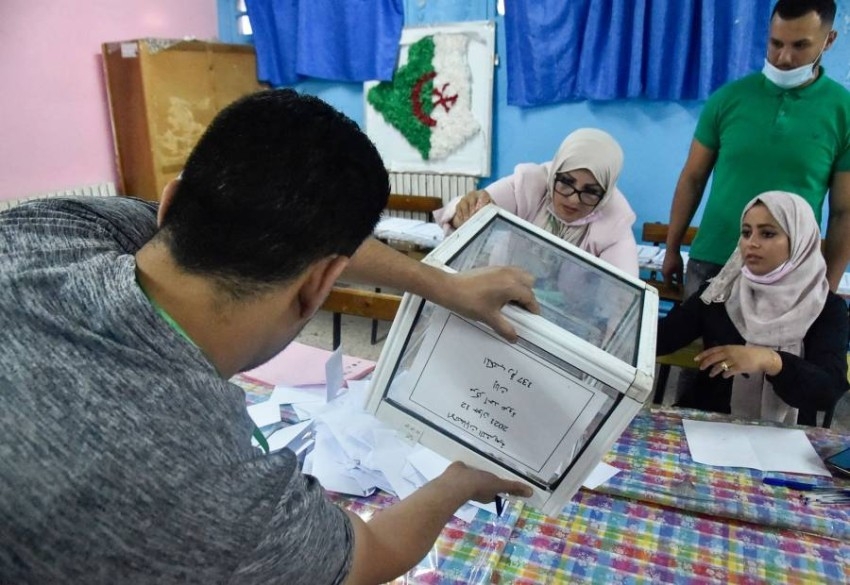 الجزائر تنتظر نتائج انتخابات تشريعية قاطعها الناخبون