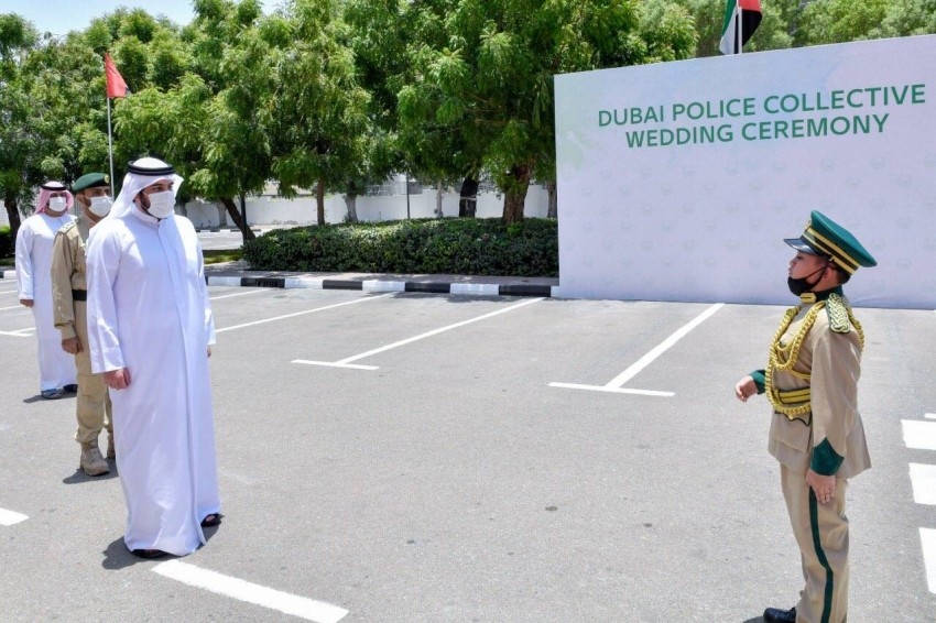 أحمد بن محمد يشهد العرس الجماعي لـ51 عريساً من موظفي شرطة دبي