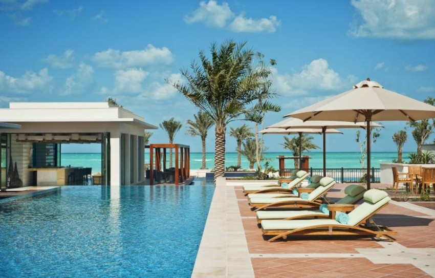 140 فندقاً في أبوظبي تستفيد من برامج مطابقة منقذي أحواض السباحة