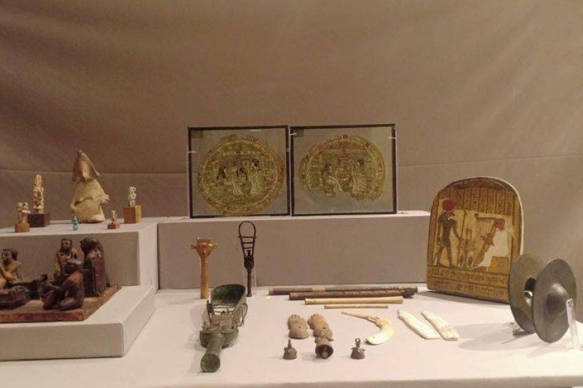 22 قطعة أثرية تجسد احتفاء الفراعنة بالموسيقى في المتحف المصري