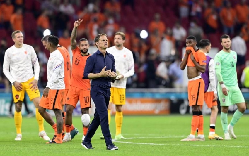 مدرب هولندا يطمح للمزيد من التطور بعد التأهل في يورو