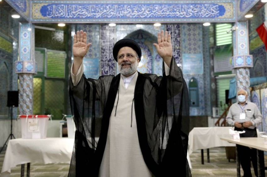 روحاني يعلن انتخاب رئيس جديد لإيران من الدورة الأولى للاقتراع