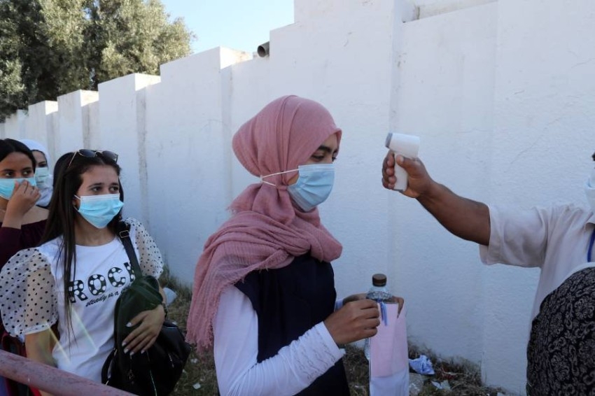 الوضع ليس تحت السيطرة.. أطباء مدينة تونسية يطلقون صرخات استغاثة وسط تفشٍّ سريع لكورونا