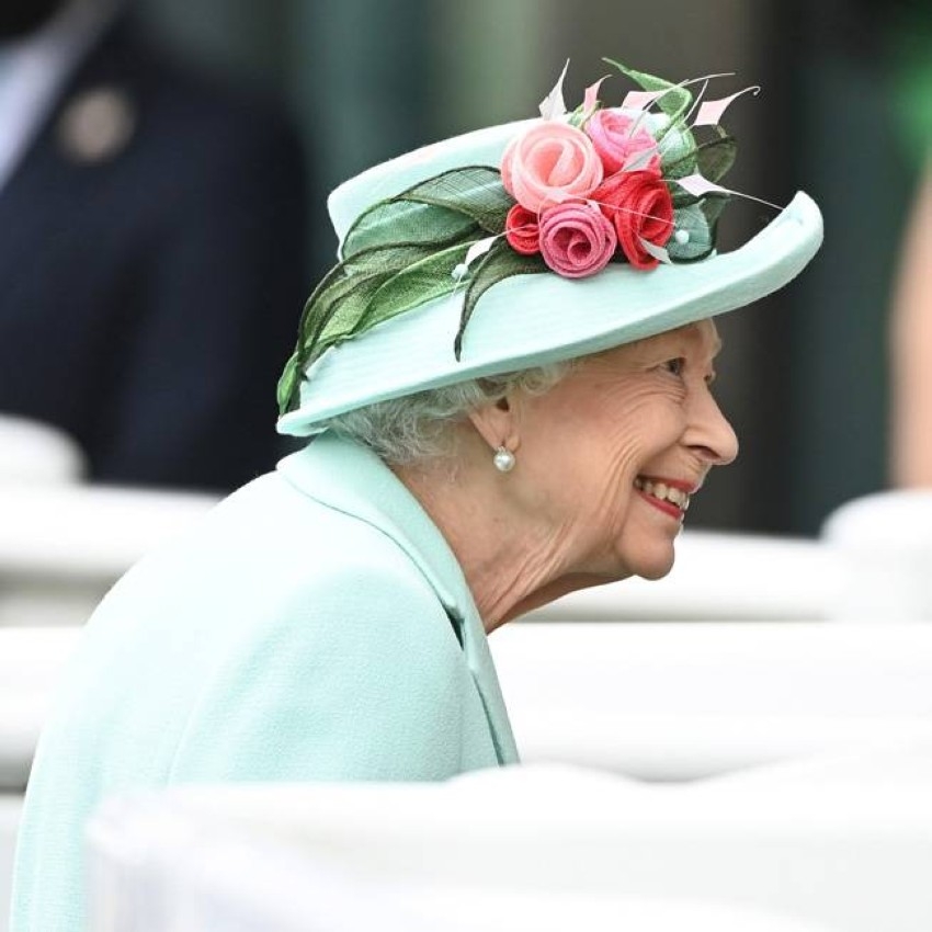 إطلالة مكررة من الملكة إليزابيث الثانية في ختام رويال أسكوت 2021