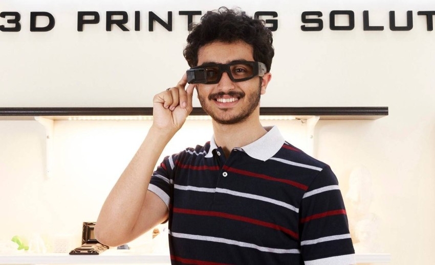 لتسهيل التواصل مع الصم.. طالب مصري يخترع نظارة تترجم لغة الإشارة