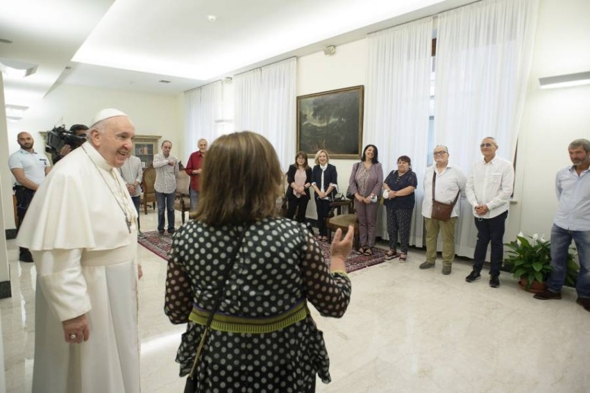 «البابا» يستضيف 20 سجيناً في منزله بالفاتيكان