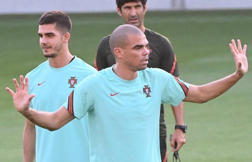 بيبي وسانتوس يطالبان المنتخب البرتغالي بإظهار رغبة الفوز أمام فرنسا