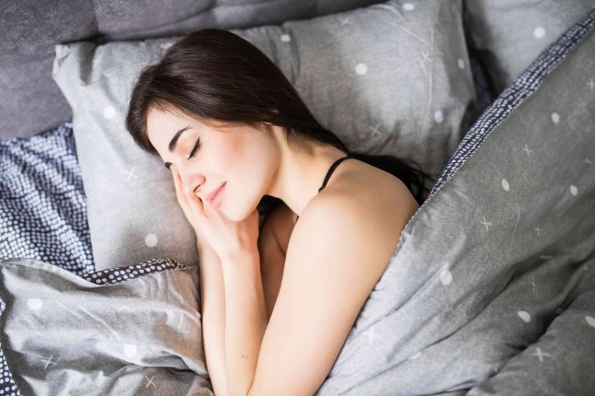 6 أمور لا نتوقعها تحدث لبشرتنا أثناء النوم