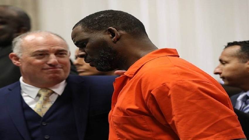 نقل المغني أر كيلي إلى سجن في بروكلين تمهيداً لمحاكمته