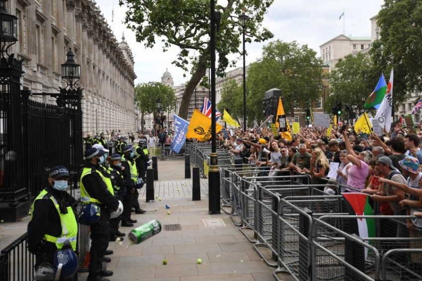 الآلاف يتظاهرون في لندن احتجاجاً على قيود كوفيد