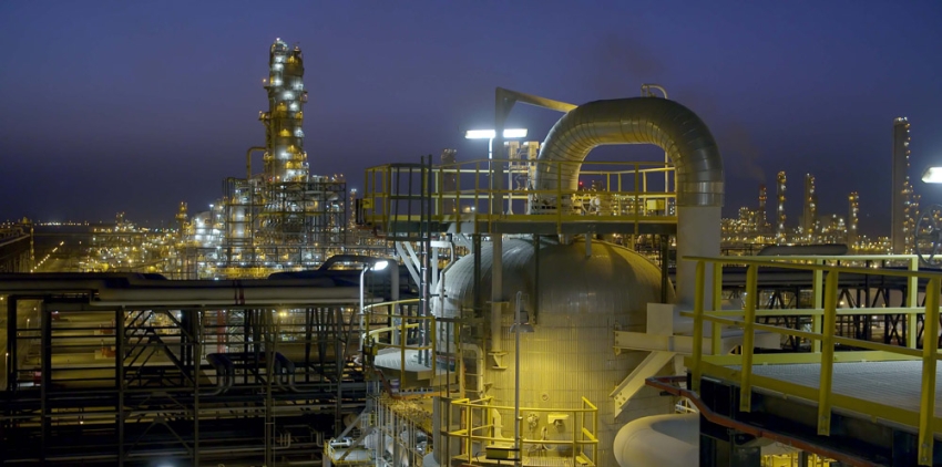 اتفاقية بين «أدنوك» و«ريلاينس» لإنشاء مصنع عالمي لإنتاج مواد كيميائية