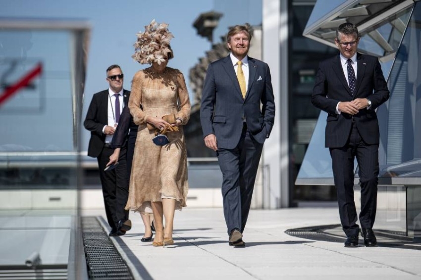 ملك هولندا وزوجته يزوران البرلمان الألماني