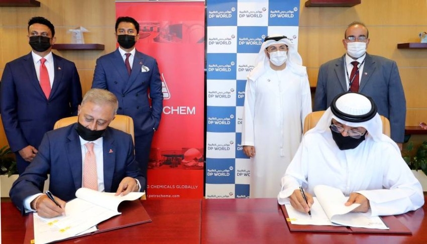 موانئ دبي العالمية توقع عقداً مع «بتروكيم» لتطوير محطة كيماويات