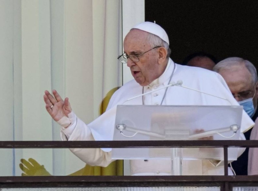 البابا فرنسيس يظهر على الملأ للمرة الأولى منذ خضوعه لجراحة