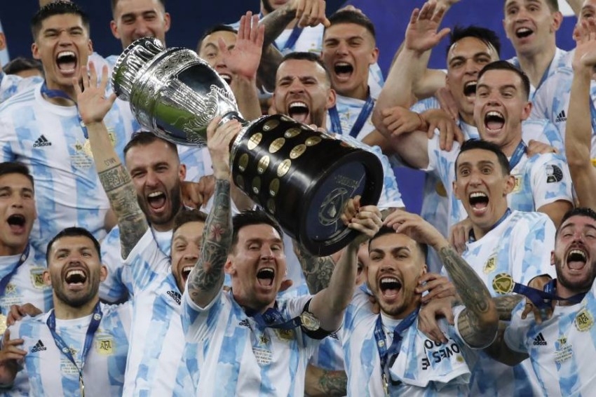 رئيس الأرجنتين لميسي: منحتم الشعب فرحة كبيرة