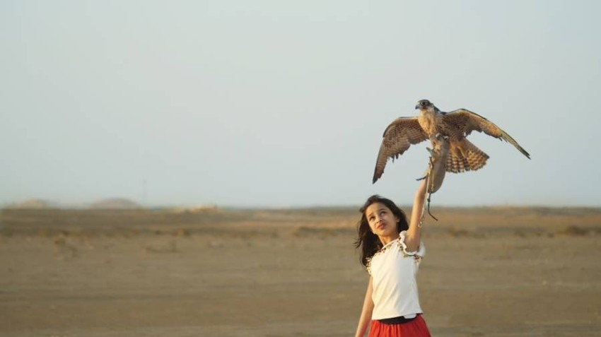 «حلفاء الطبيعة» وثائقي يروي قصة أصغر صقارة سعودية بمهرجان الملك عبدالعزيز للصقور