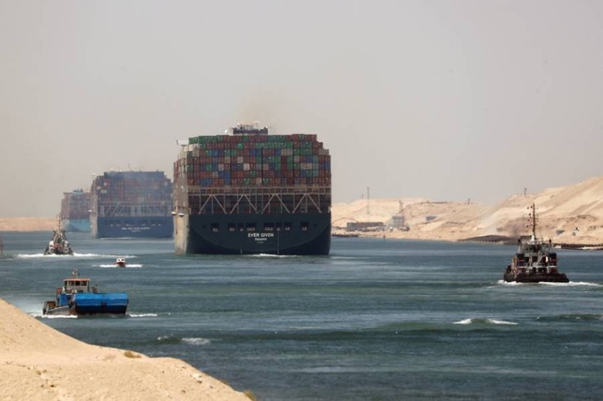 سفينة الحاويات إيفر جيفن تغادر المياه المصرية