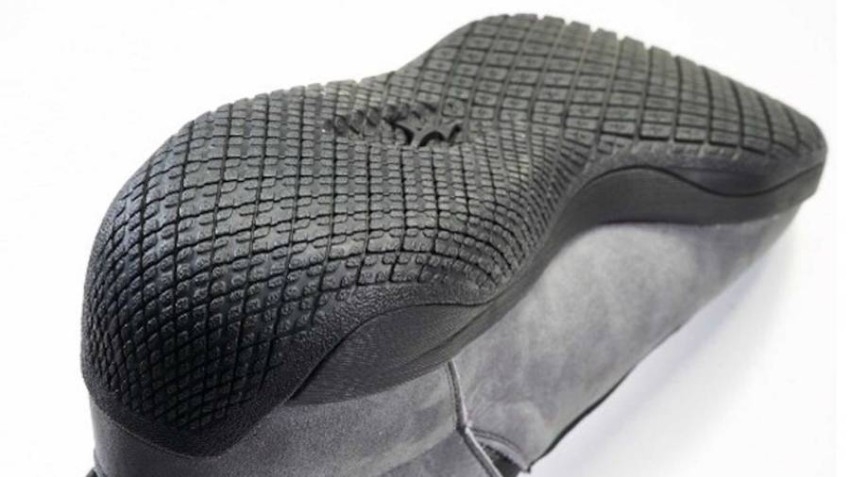 «مازدا» تنتج حذاءً رياضياً لقيادة مريحة